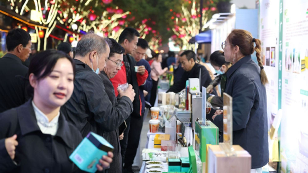 四川廣元文化旅游和茶產(chǎn)業(yè)推介會西安場產(chǎn)品展示.jpg